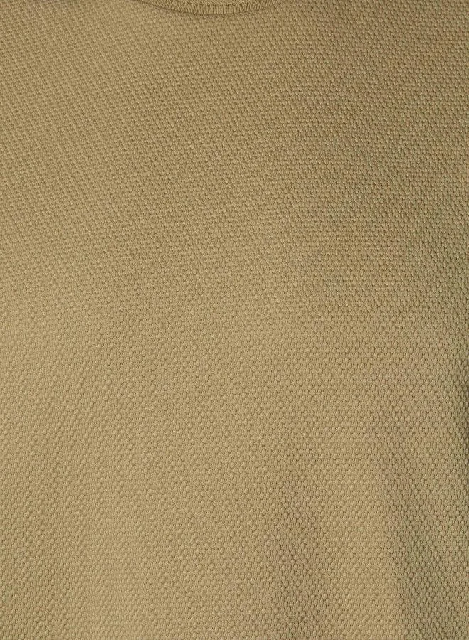 ايكونيك Iconic Men Slim Fit Crew Neck Short Sleeves Popcorn Textured T-shirt